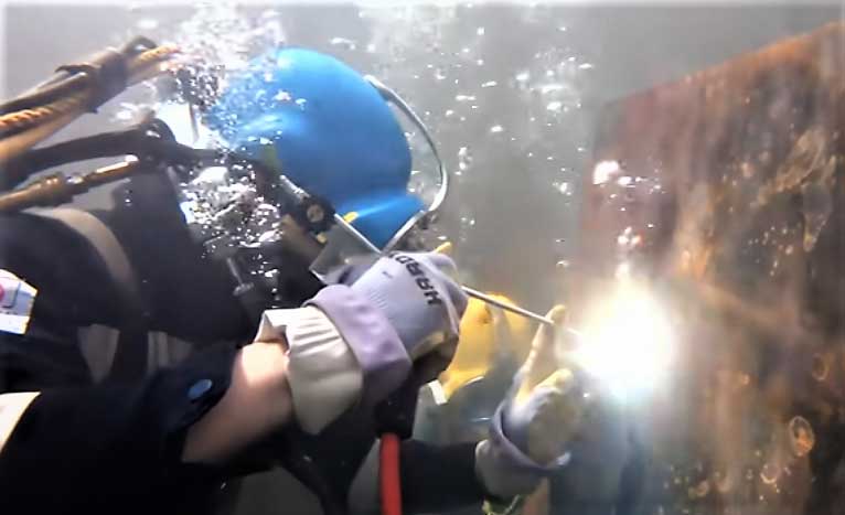 How Much Do Underwater Welders Earn Yearly